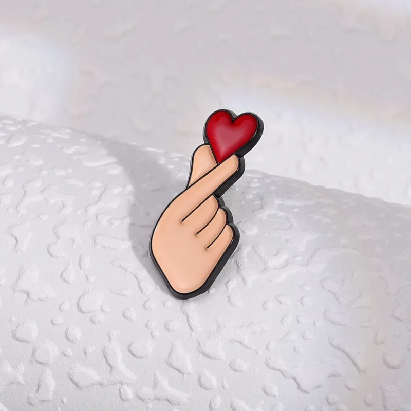 Cute Gesture Heart Shape Alloy Stoving Varnish Unisex Brooches