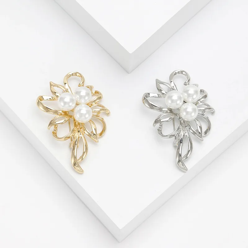 Elegant Lady Flower Alloy Women's Brooches