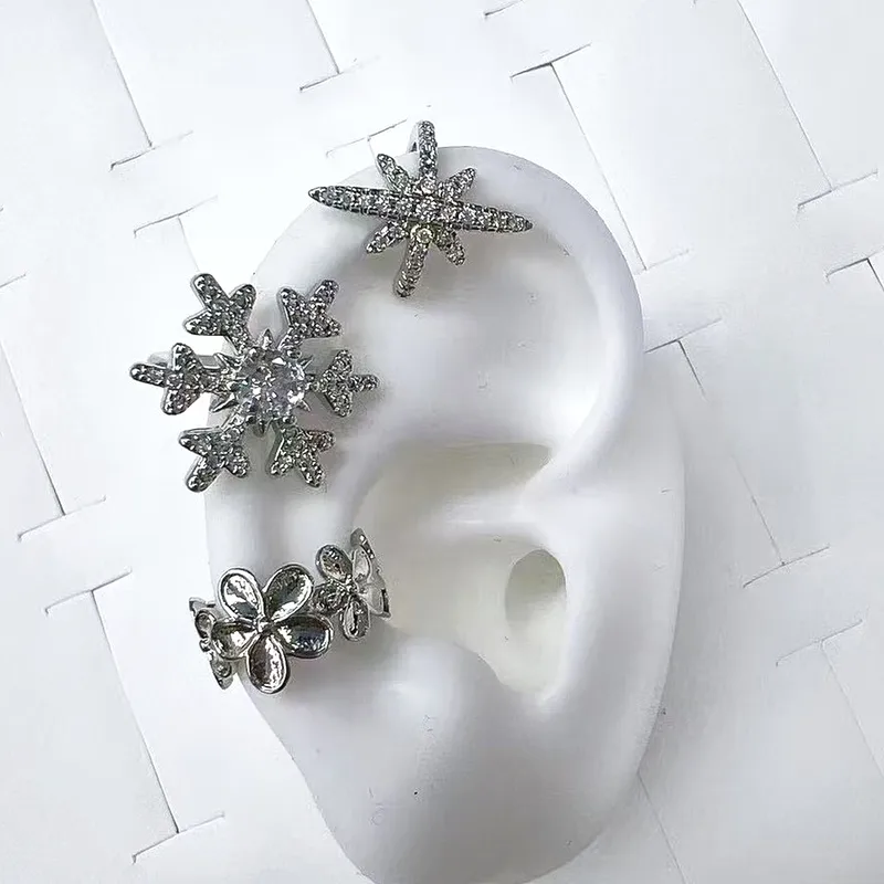 1 Pair/Package Modern Style Simple Style Eight Awn Star Flower Snowflake Polishing Plating Copper Zircon White Gold Plated Ear Cuffs
