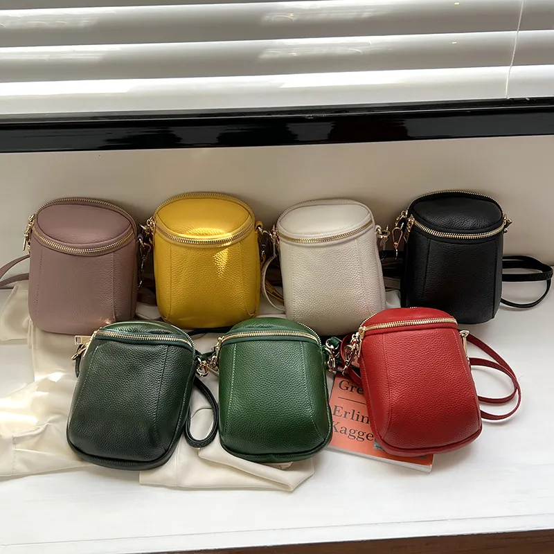 Women's Leather Solid Color Streetwear Sewing Thread Shell Zipper Crossbody Bag