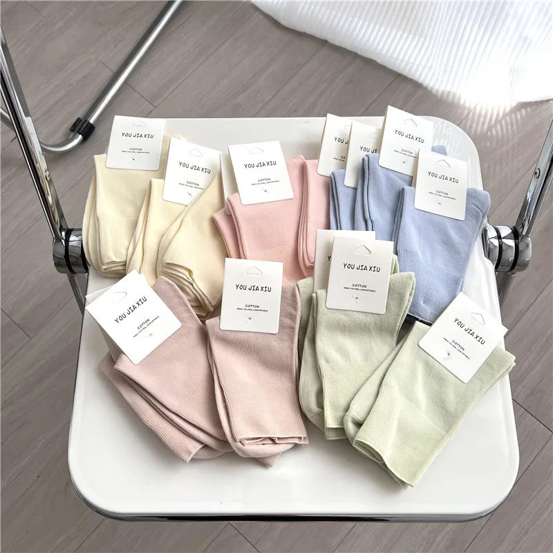 Women's Simple Style Solid Color Cotton Crew Socks A Pair