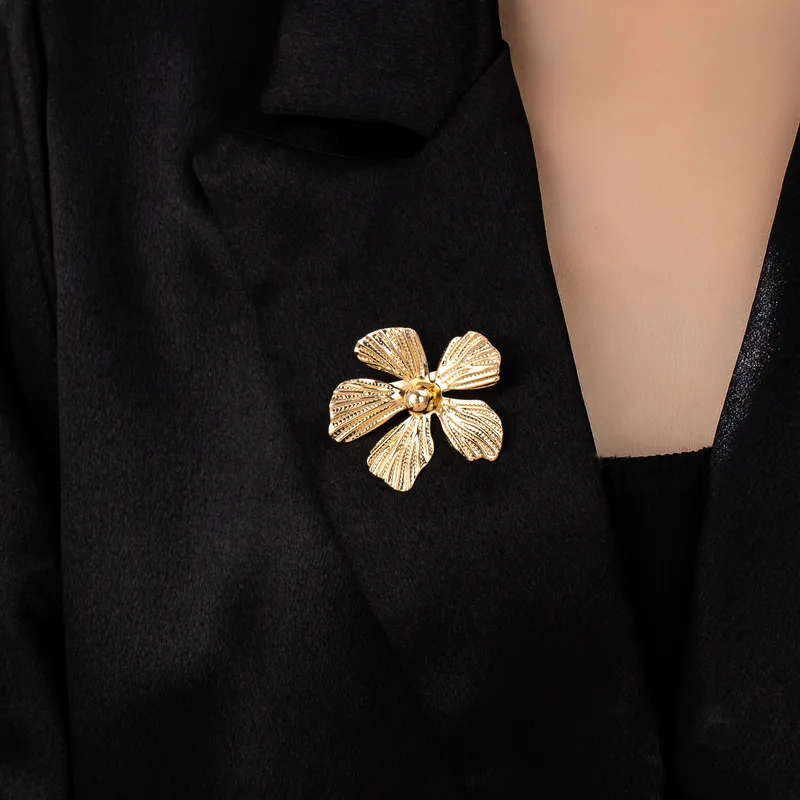 Elegant Flower Alloy Plating Women's Brooches