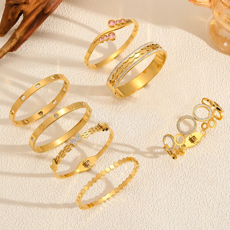 Vintage Style Solid Color 304 Stainless Steel Plating 18K Gold Plated Women's Bangle