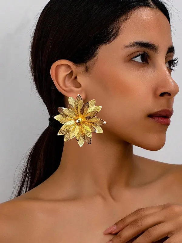 1 Pair Elegant Vintage Style Flower Pleated Iron Drop Earrings