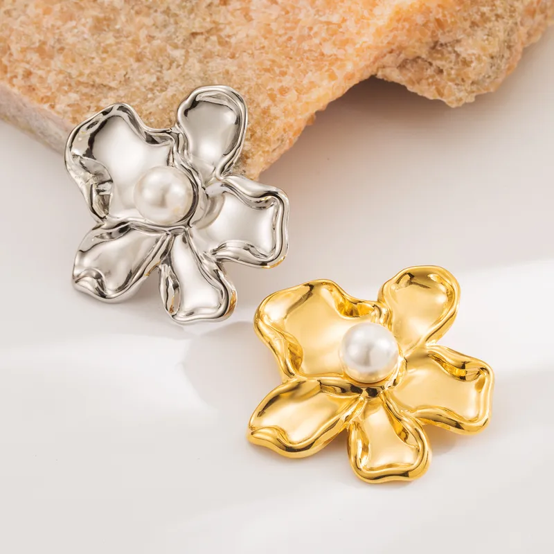 Elegant Flower 304 Stainless Steel Imitation Pearl Plating Women's Brooches