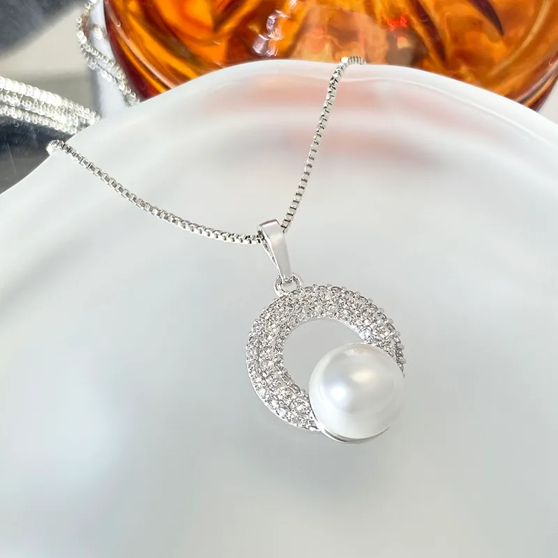 Elegant Round Copper Plating Inlay Pearl Zircon White Gold Plated Women's Pendant Necklace