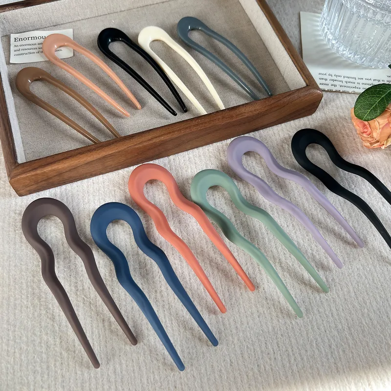 Women's Vacation Classic Style Solid Color Plastic Hair Clip