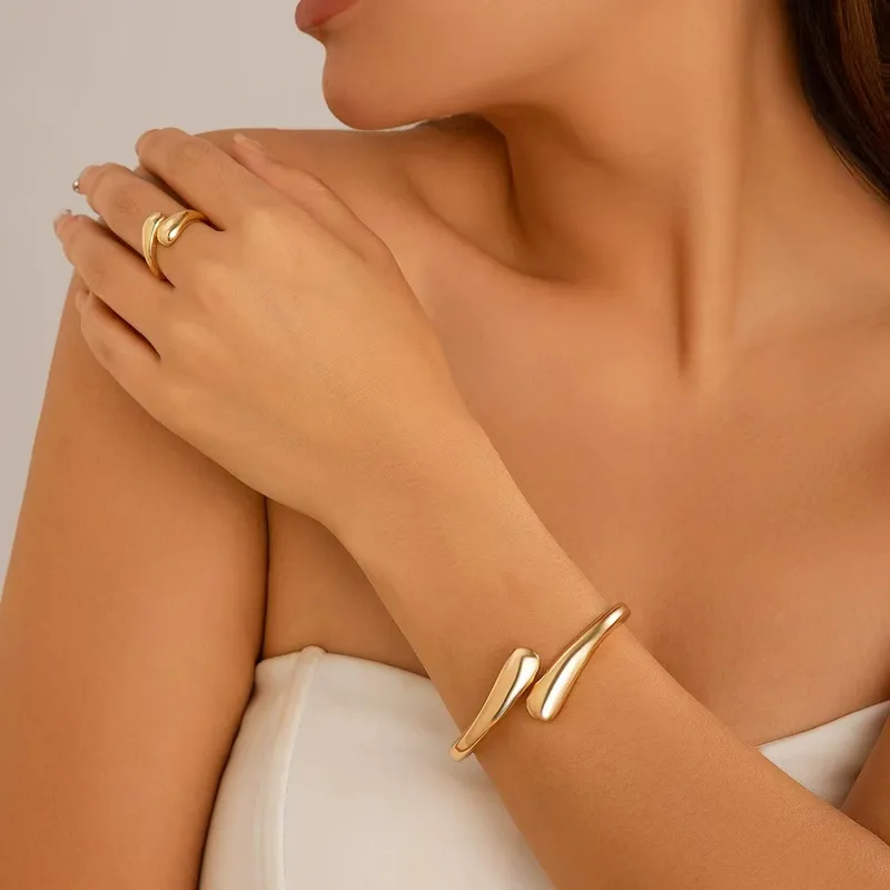 Casual Commute Solid Color Alloy Copper Women's Bangle