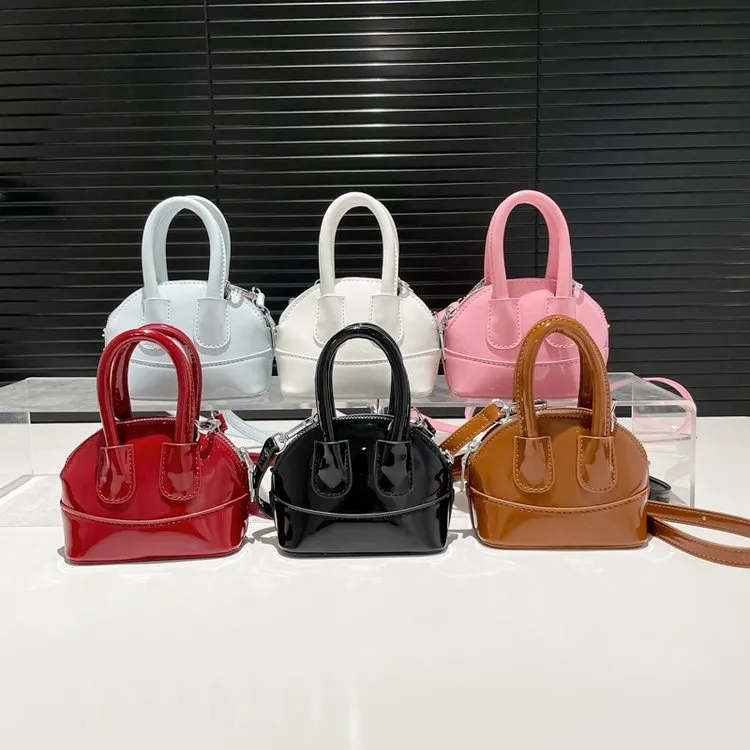 Women's Pu Leather Solid Color Streetwear Square Zipper Shoulder Bag
