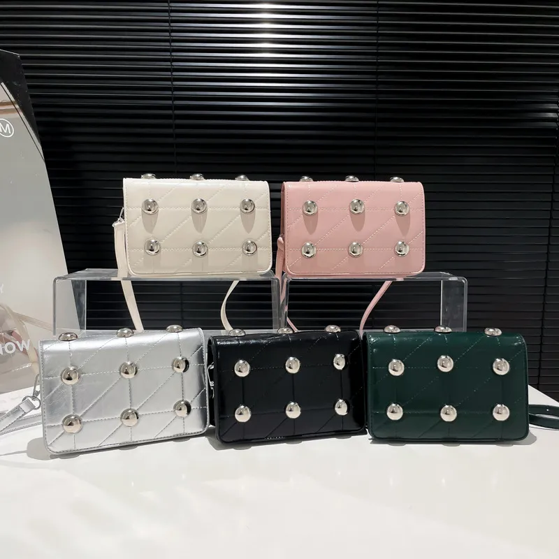 Women's Pu Leather Solid Color Streetwear Rivet Square Magnetic Buckle Square Bag
