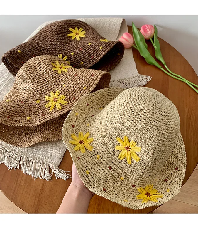 Women's Elegant Basic Simple Style Daisy Curved Eaves Straw Hat