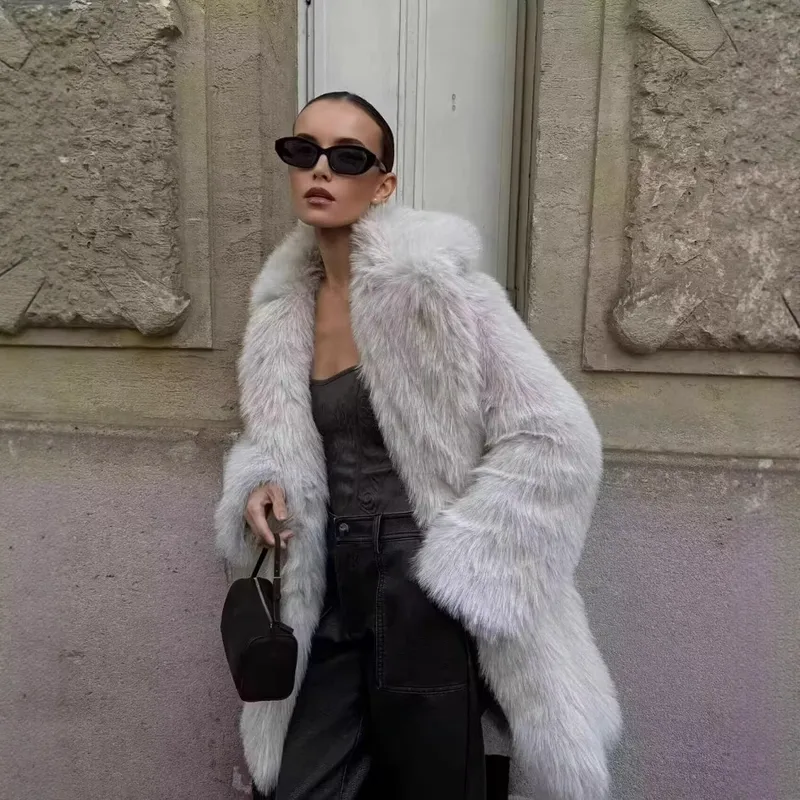 Casual Fashionable Artificial Fur Effect Women's Coat Elegant Zipper Closure Polyester Short Outerwear For Ladies